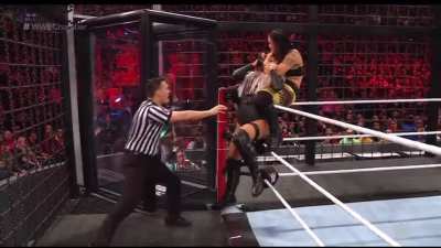 Shayna chokes Liv out at Elimination Chamber 2020