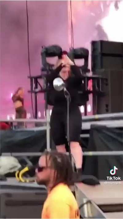 HMC while I fully translate this song.