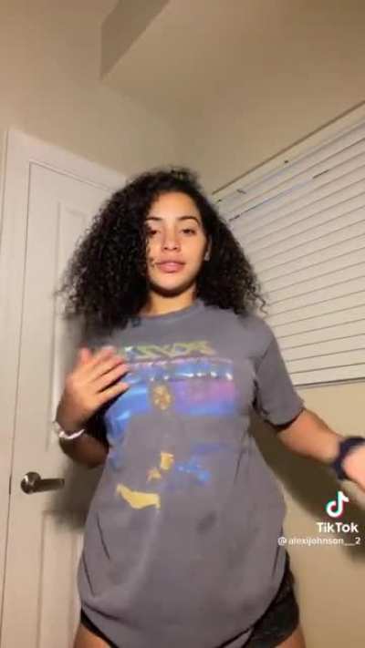 she know what she doin w that 😩