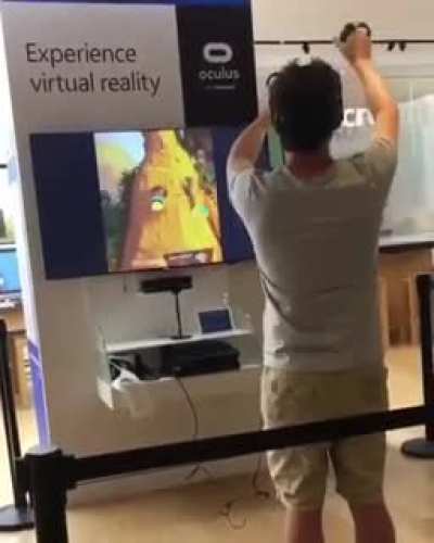 WCGW trying a VR demo