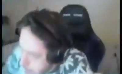 הן שומעות בילי אייליש