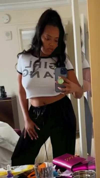 She knows what we want and is giving it to us..🌰🌰