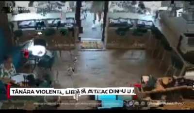 Tânăra din Constanţa, acuzată că atacă femei pe stradă, are 9 dosare penale. De ce nu o pot opri autorităţile