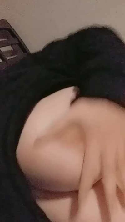 Fuck my big tits whenever you want 😋
