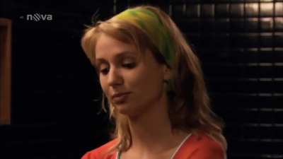Šárka Vaculíková & Charlotte Doubravová - První krok S01E02 (CZ2009) - Dorm roommates are the best! (Long version, 3 mins)