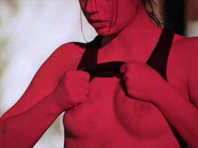 Noée Abita flashes her tits - Slalom (2021)