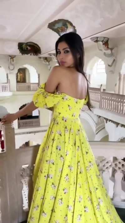 Mouni Roy 