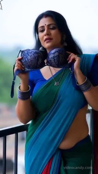 Naughty Aunty in Balcony