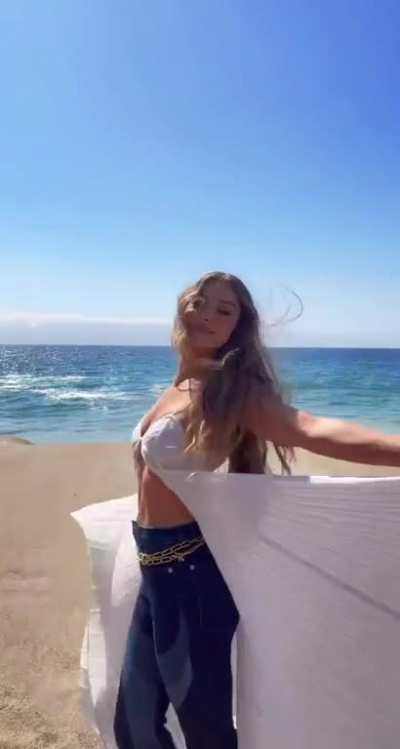 Haileeâs outfit for âCo<wbr>astâ<wbr> music video via TikTok (November 2022)