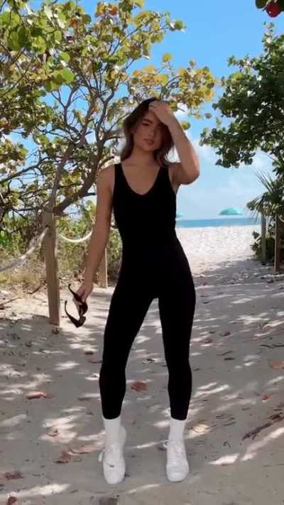 Jumpsuit babe 😍