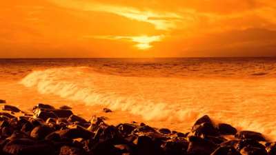relaxing waves , so calming isn't it !