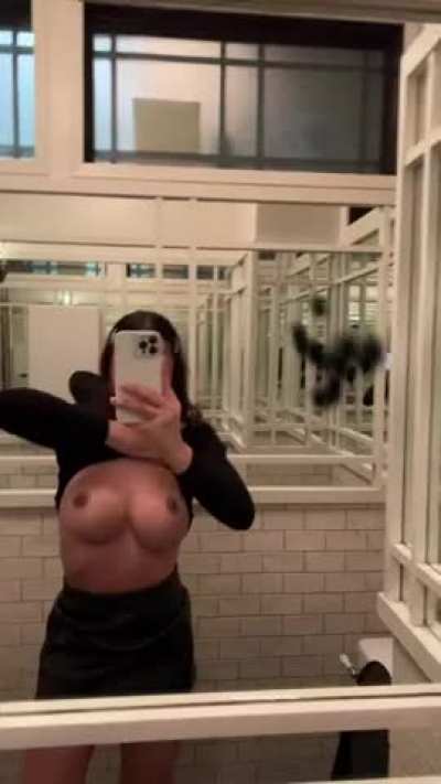 I just love public flashing!