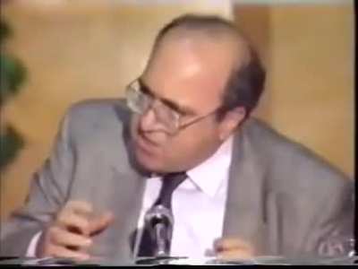 Uğur Mumcu anlatıyor bu adamı unutmayın bakın biraz dinlediğinizde adam zamanından 10-20 sene sonrasında olacakları görüyor
