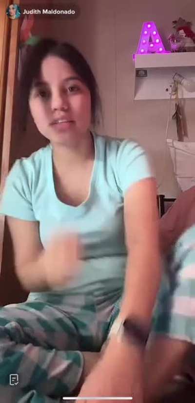 yudithqta - This cutie won’t stop showing her feet!