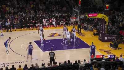 [Highlight] Malik Monk with an insane reverse lay-up and-1