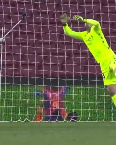 Maty Ryan great double save against Barcelona