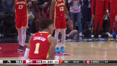 [Highlight] Trae brings Showtime to Atlanta with the lob to a trailing Jalen Johnson!