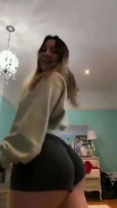 Anyone know her @?