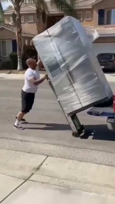 This man single handedly unloaded a fridge