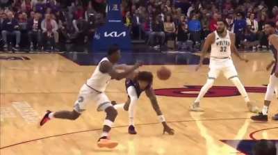 [Highlight] Anthony Edwards tried to annihilate Embiid with this failed dunk attempt.