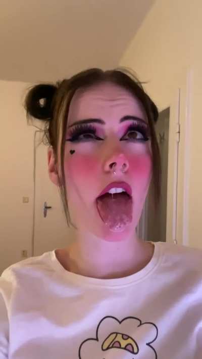 Wanna see me drool down on me while you make me orgasm?