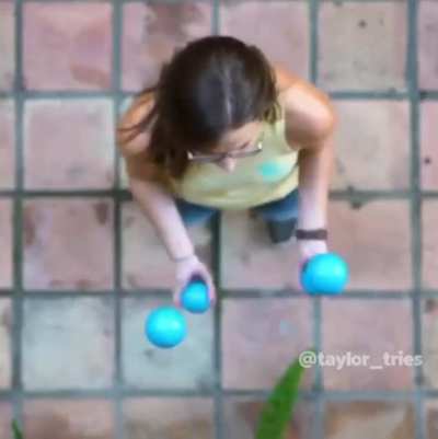 Watching the ball juggling from above