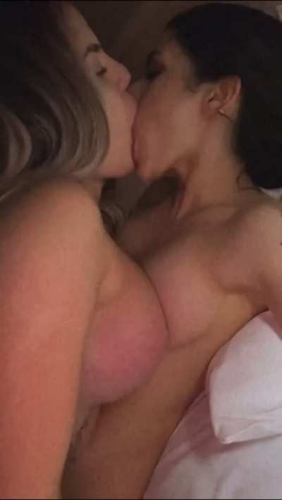 Lesbians kissing tongue