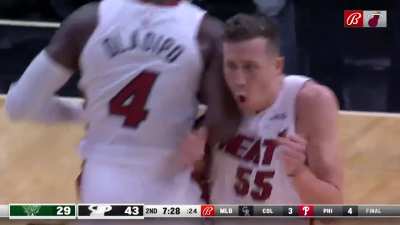 [Highlight] Duncan Robinson hits his third three of the game.