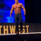 Bodybuilder falls off stage