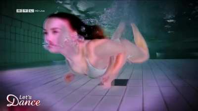 Julia Beautx im Bikini - Let’s Dance show vom 31.03.23