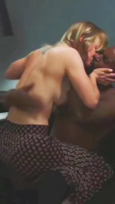 Kaley Cuoco