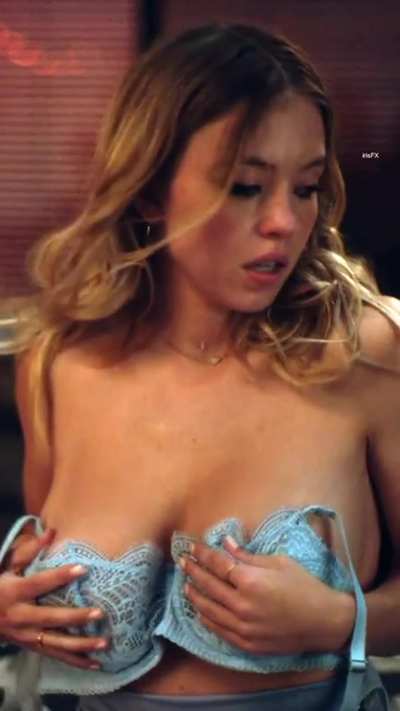 Sydney Sweeney is beauty, she is grace. I want to cum on her tits and face!