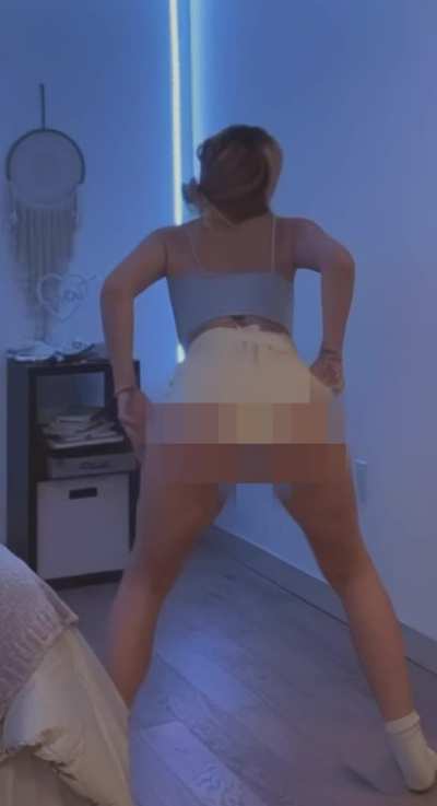Slowmo ass shaking