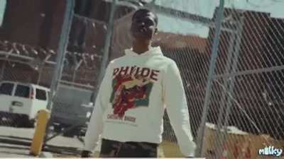 30 Clipz (NLMB<wbr>⭐️✊🏿🚫<wbr>) said his dad “Maniac Chris” 🕊️from Black<wbr>mobb⭐<wbr>️✊🏿〽️ was killed/snaked by his own homie. “Hell naw Ion trust none, I gotta watch out for the snakes, my daddy died cause he ain’t let me shoot his homie in his face”. Song: 30Clipz - Ain’t