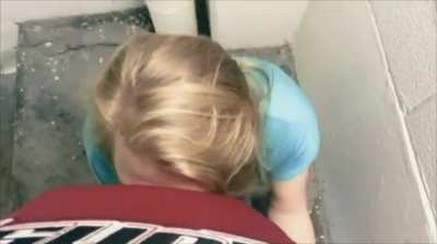 [/r/B<wbr>lowjo<wbr>bGrad<wbr>eA] Giving her a mouthful