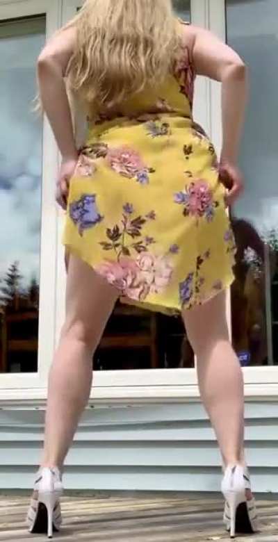What to wear under a yellow dress<wbr>☺️😘💋[<wbr>F][OC<wbr>]