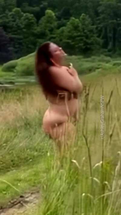 Ashley Graham pregnancy fully nude outdoor photo shoot (Low Quality)