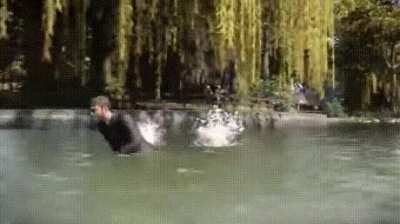 Running in water AC Blackflag (2013) vs Watch Dogs legion (2020)