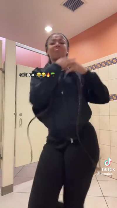 @iamniah__