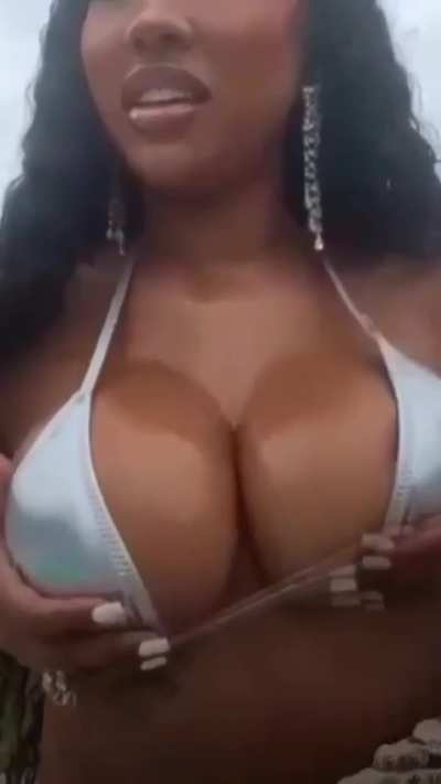 More of an ass person than titties but godda<wbr>mn😍~A<wbr>ri Fletc<wbr>her(G<wbr>Herbo BM/Moneybagg Yo Girl)Slow😍