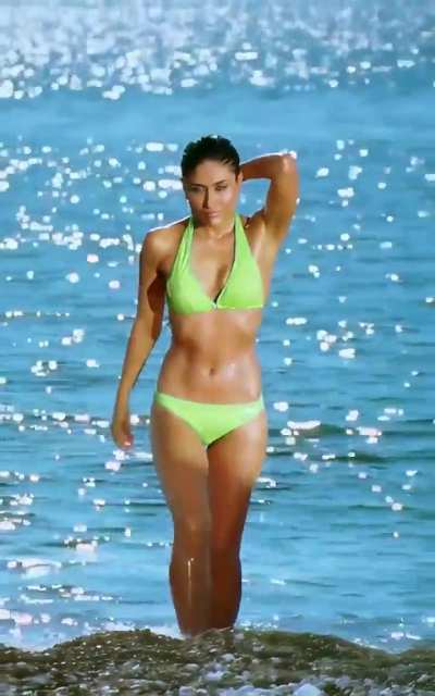 Kareena Kapoor bikini scene. 