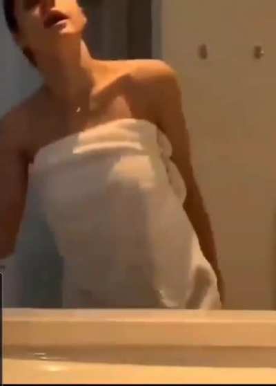 thought some might appreciate a little bit of zoom on her yt clip