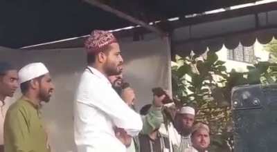 Maulana at Nagpur on Jumma yesterday after Friday prayers: 