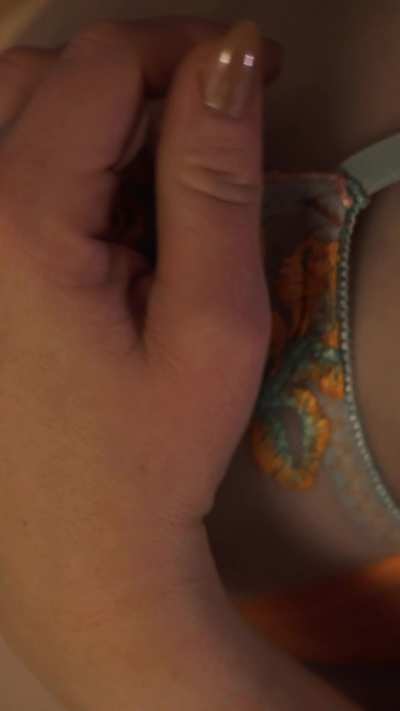 I noticed Reddit cuts the sound off redgifs. So go directly to redgifs for the sound I guess…