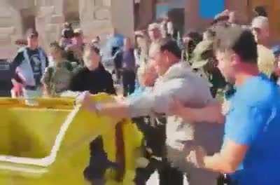 Ukraine people dumping politicians in the trash together with the military
