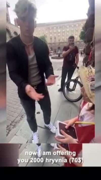 Tiktoker tries to take back an iPhone he gifted to a little girl after filming