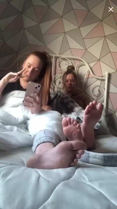 @heyellxx feet from old TikTok live (part 2)