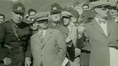 Atam bakınca istemsizce hazır ola geçtim