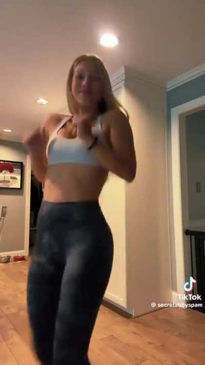 Abby champ in leggings🥜💦