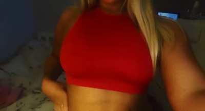 Do I look good on Red ? 😏